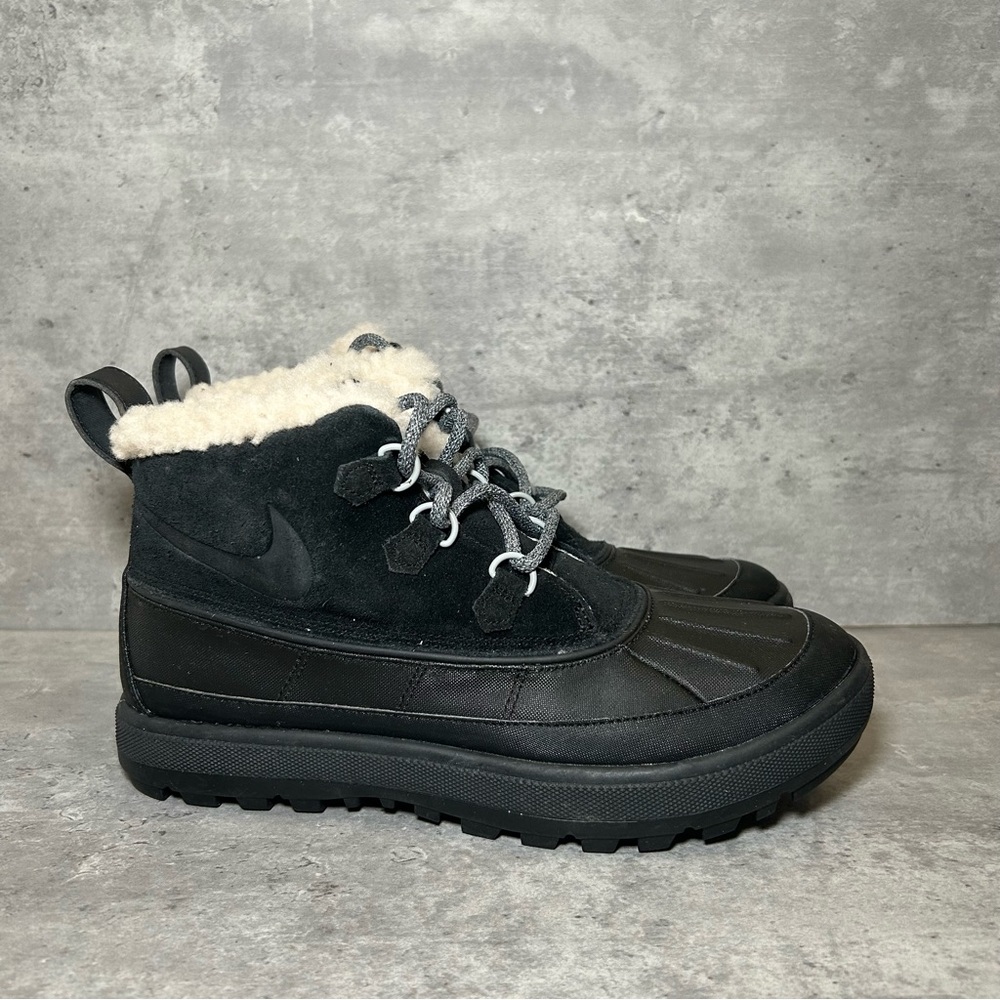 Nike Women's Black and Cream Winter Boots